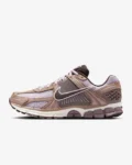 Nike Zoom Vomero 5 Mens Shoes Clay